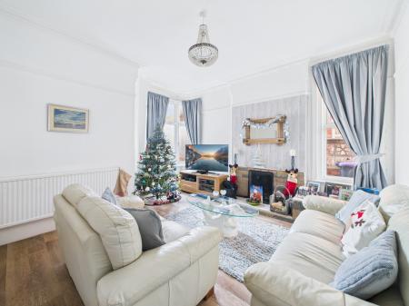 6 bedroom Semi-detached house for sale in Victoria Road, Mablethorpe, LN12