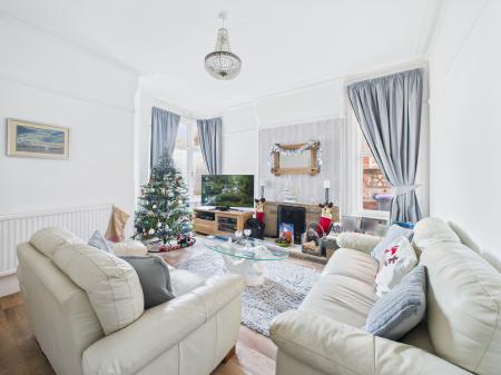 6 bedroom Semi-detached house for sale in Victoria Road, Mablethorpe, LN12