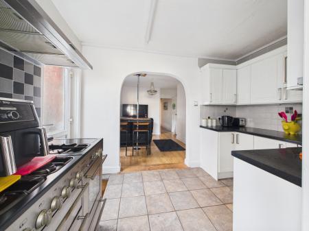 6 bedroom Semi-detached house for sale in Victoria Road, Mablethorpe, LN12