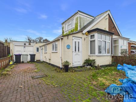 3 bedroom Semi-detached bungalow for sale in Waterloo Road, Mablethorpe, LN12