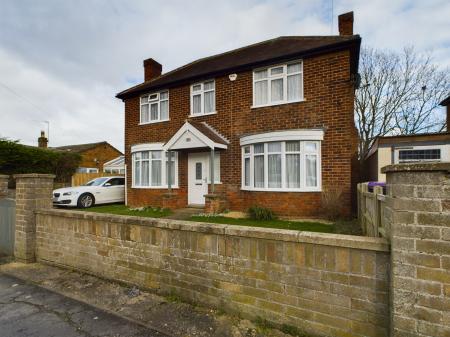 4 bedroom Detached house for sale in Wellington Road, Mablethorpe, LN12