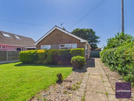 2 bedroom Detached bungalow for sale in Church Road, Mablethorpe, LN12