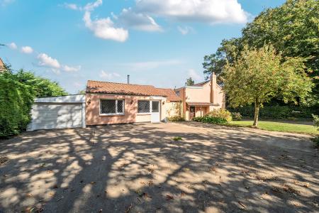 4 bedroom Detached house for sale in High Street, Horncastle, LN9