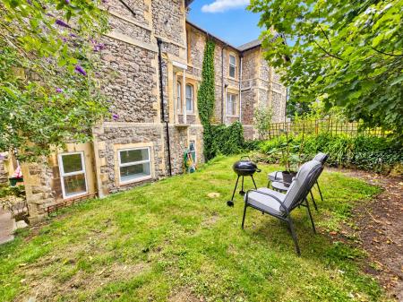 2 bedroom Flat to let in 8 Edinburgh Place, Weston super Mare, BS23