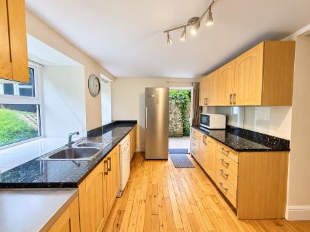 2 bedroom Flat to let in 8 Edinburgh Place, Weston super Mare, BS23