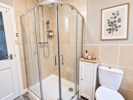 3 bedroom Terraced House to let in New Road, Churchill, BS25