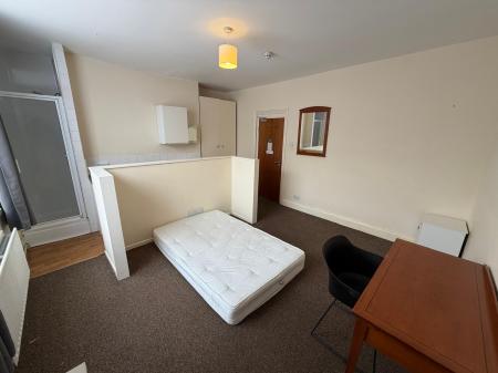 1 bedroom Studio flat to let in Carholme Road, Lincoln, LN1