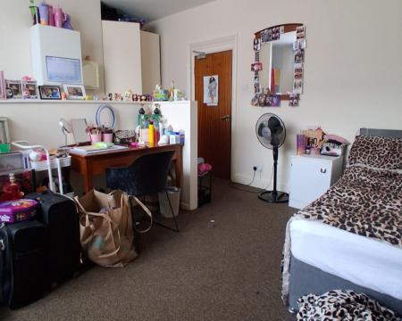 1 bedroom Studio flat to let in Carholme Road, Lincoln, LN1