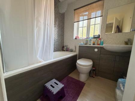 3 bedroom Semi-detached house to let in Kings Manor, Coningsby, LN4