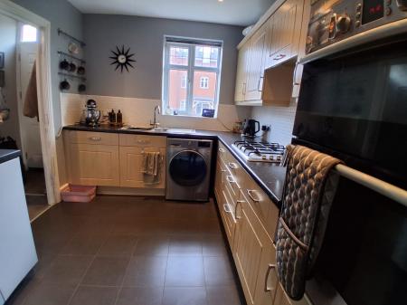 4 bedroom Terraced House to let in Kirkstall Close, Lincoln, LN2