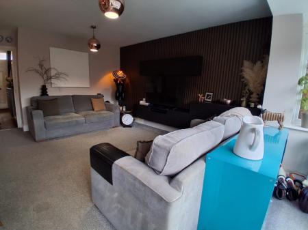 4 bedroom Terraced House to let in Kirkstall Close, Lincoln, LN2