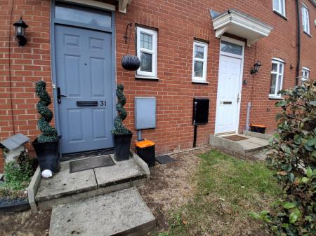 4 bedroom Terraced House to let in Kirkstall Close, Lincoln, LN2