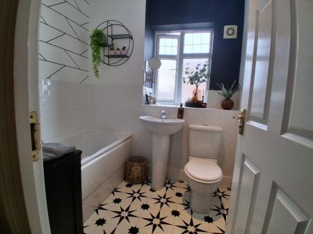 4 bedroom Terraced House to let in Kirkstall Close, Lincoln, LN2