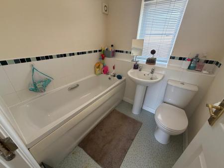 3 bedroom Detached house to let in Leveret Chase, Witham St Hughs, Lincoln, LN6