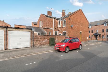 3 bedroom Terraced House for sale in Rasen Lane, Lincoln, LN1