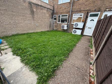2 bedroom Flat to let in Redwood Drive, Waddington, Lincoln, LN5
