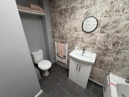 2 bedroom Flat to let in Redwood Drive, Waddington, Lincoln, LN5