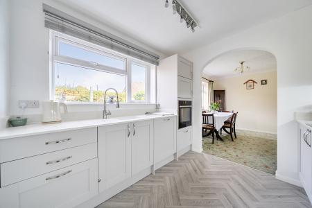 4 bedroom Bungalow for sale in Chichester Close, Grantham, NG31