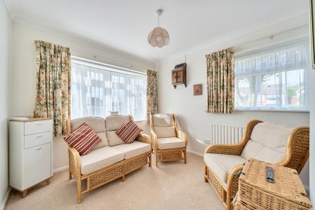 4 bedroom Bungalow for sale in Chichester Close, Grantham, NG31