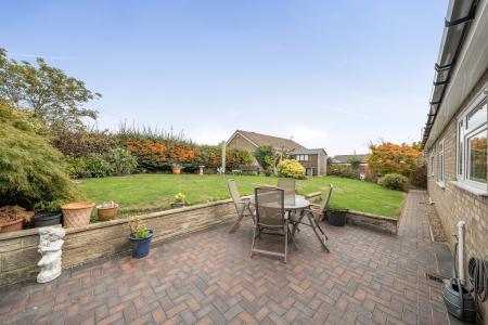 4 bedroom Bungalow for sale in Chichester Close, Grantham, NG31