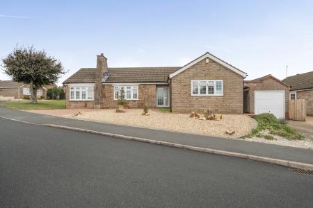 4 bedroom Bungalow for sale in Chichester Close, Grantham, NG31