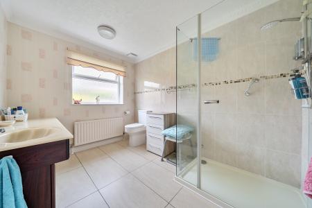 4 bedroom Bungalow for sale in Chichester Close, Grantham, NG31