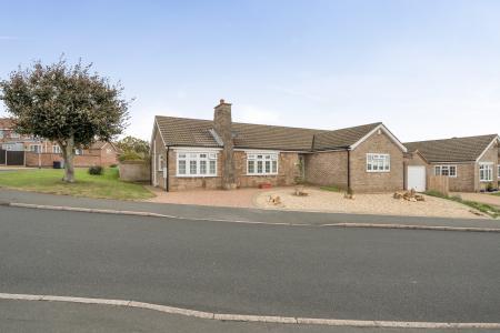 4 bedroom Bungalow for sale in Chichester Close, Grantham, NG31