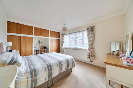 4 bedroom Bungalow for sale in Chichester Close, Grantham, NG31