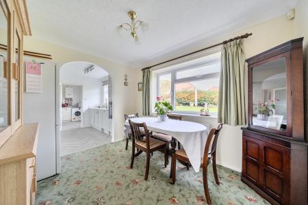 4 bedroom Bungalow for sale in Chichester Close, Grantham, NG31