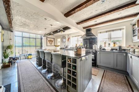5 bedroom Detached house for sale in Main Street, North Kyme, LN4