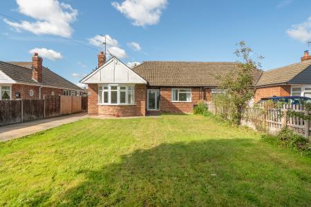 3 bedroom Semi-detached bungalow for sale in Mill Lane, Saxilby, LN1