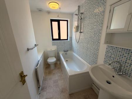 2 bedroom Semi-detached house to let in Hale Close, Lincoln, LN2