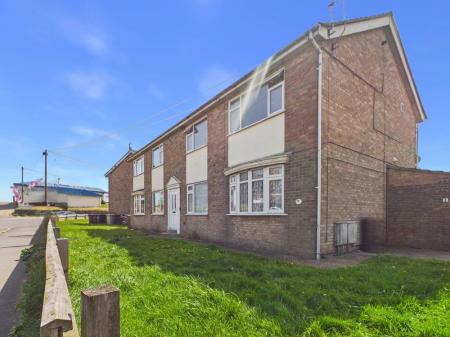 2 bedroom Flat for sale in Barton Court Seaholme Road, Mablethorpe, LN12