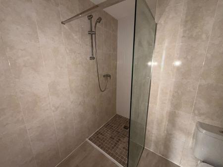 2 bedroom Flat to let in High Street, Lincoln, LN5