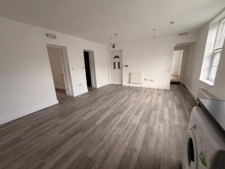 2 bedroom Flat to let in High Street, Lincoln, LN5