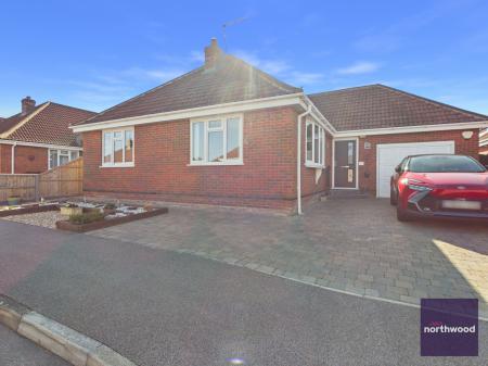 3 bedroom Detached bungalow for sale in Henshaw Avenue, Sutton on Sea, LN12