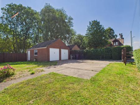 3 bedroom Detached bungalow for sale in Beesby Road, Alford, LN13