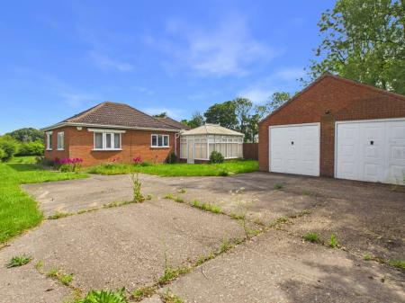 3 bedroom Detached bungalow for sale in Beesby Road, Alford, LN13