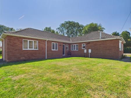 3 bedroom Detached bungalow for sale in Beesby Road, Alford, LN13