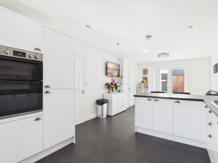 4 bedroom Detached house for sale in Dales Avenue, Mablethorpe, LN12