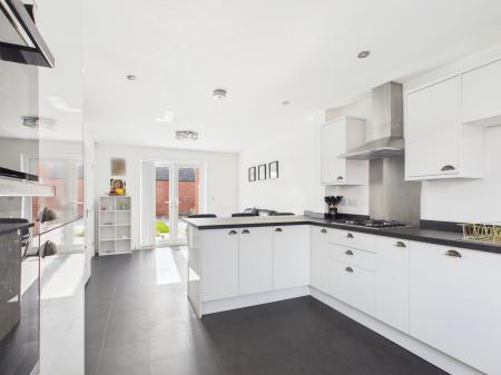 4 bedroom Detached house for sale in Dales Avenue, Mablethorpe, LN12