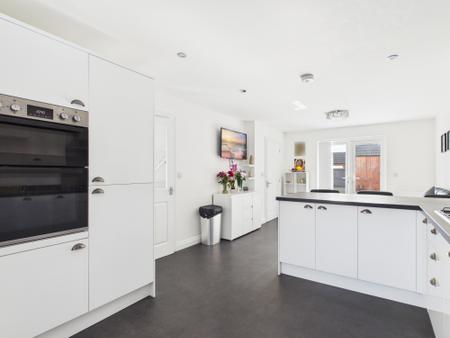 4 bedroom Detached house for sale in Dales Avenue, Mablethorpe, LN12