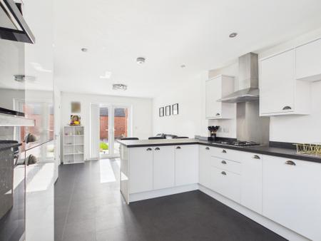 4 bedroom Detached house for sale in Dales Avenue, Mablethorpe, LN12