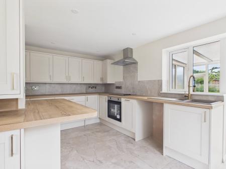 3 bedroom Detached bungalow for sale in Hollywell Road, Alford, LN13