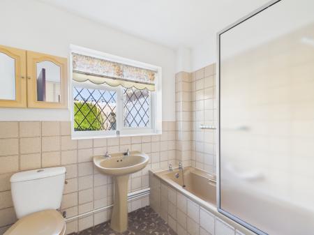 2 bedroom Detached bungalow for sale in Sandilands Close, Sandilands, LN12