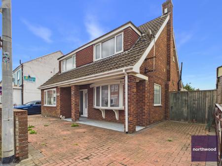 4 bedroom Bungalow for sale in Victoria Road, Mablethorpe, LN12