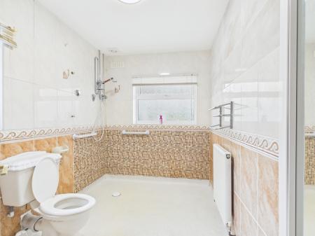 4 bedroom Bungalow for sale in Victoria Road, Mablethorpe, LN12