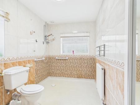 4 bedroom Bungalow for sale in Victoria Road, Mablethorpe, LN12
