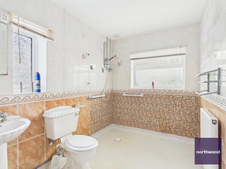 4 bedroom Bungalow for sale in Victoria Road, Mablethorpe, LN12