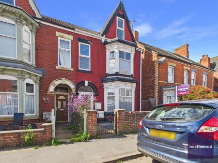 7 bedroom Semi-detached house for sale in Waterloo Road, Mablethorpe, LN12